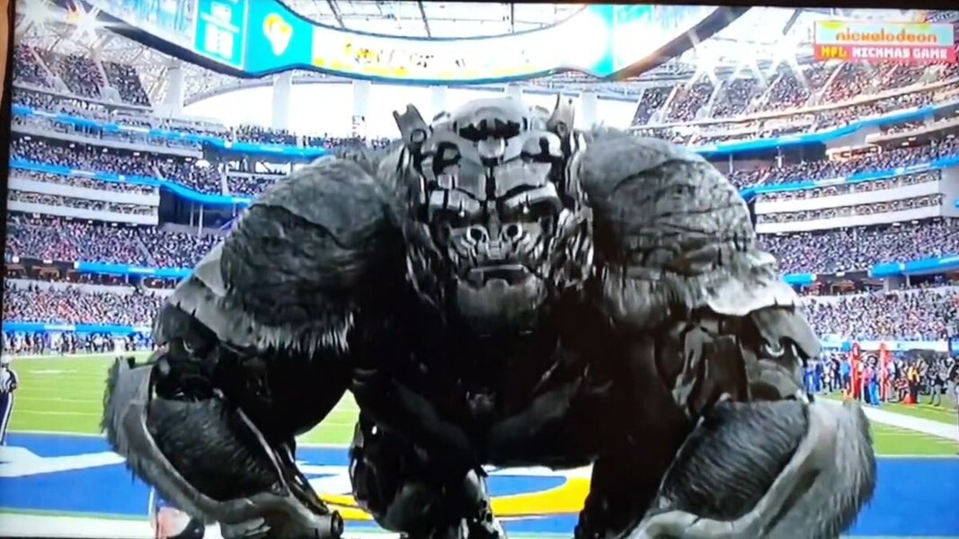 Rise Of The Beasts Optimus Primal On Nickelodeon NFL Nickmas Game  (4 of 16)